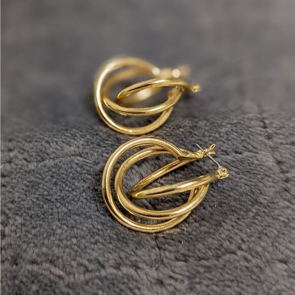 Vintage Goldtone Intertwined Small Hoop Pierced Earrings - Picture 4 of 7